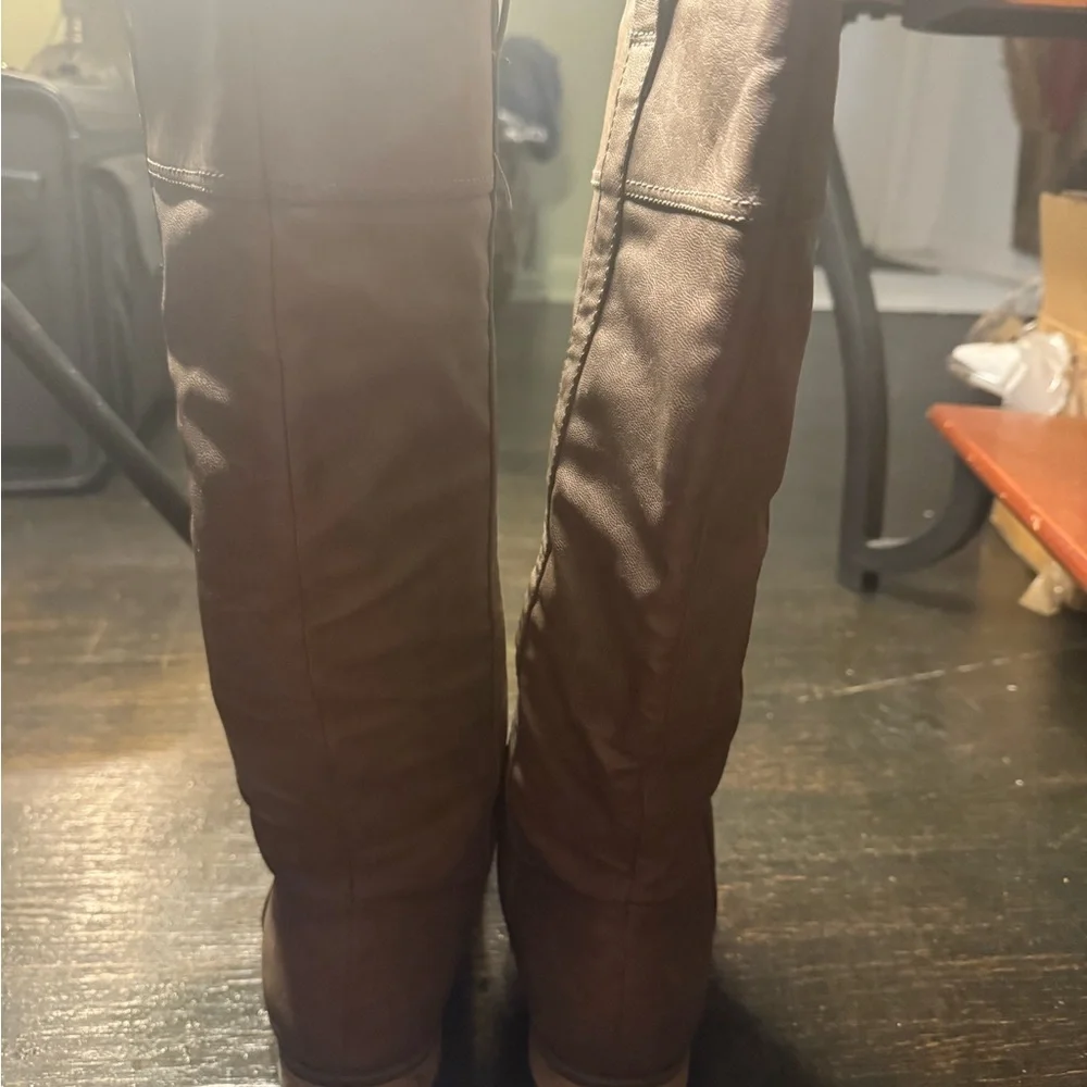 Brown Knee-High Women's Boots size 8 Scandinavian light academia‎ minimal sleek